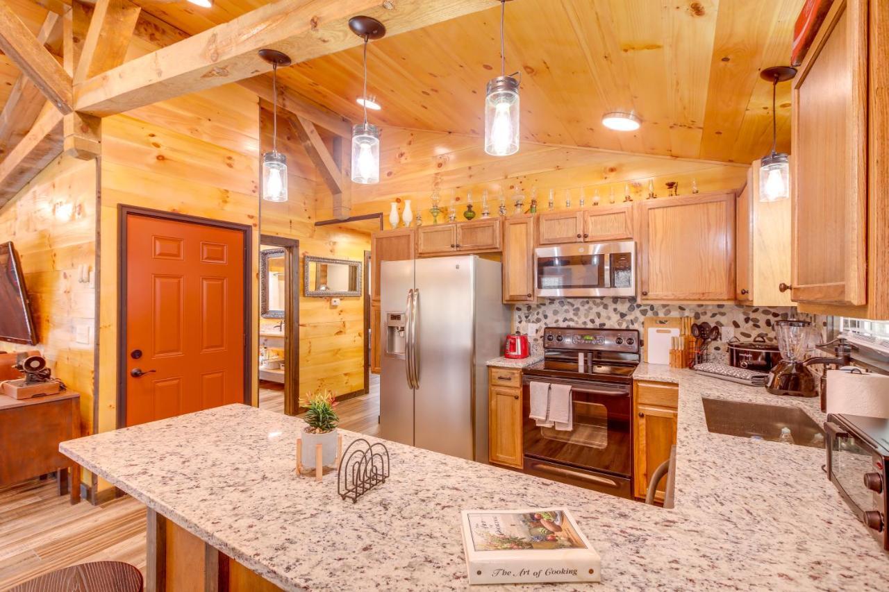 Pet-Friendly Chattanooga Cabin With Hot Tub And Kayaks Ngoại thất bức ảnh